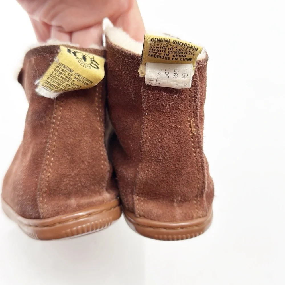 RJ’s Fuzzies by Cloud Nine Kids Hard Sole Shearling suede Slippers size 3 Tan